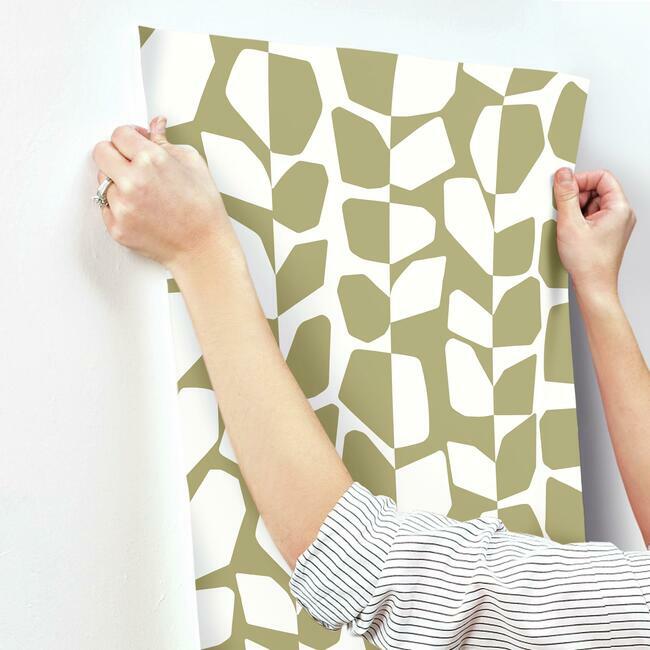 primitive-vines-wallpaper-metallic-gold-york-wallcoverings-bw3892