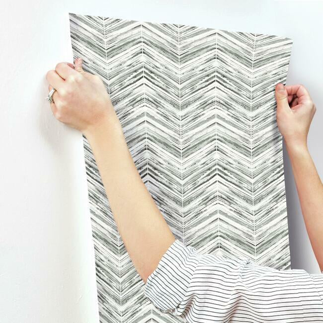 petite-watercolor-chevron-wallpaper-black-white-york-wallcoverings-bw3911