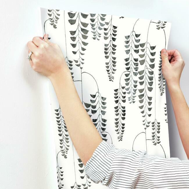 deco-wisteria-wallpaper-black-metallic-york-wallcoverings-bw3943