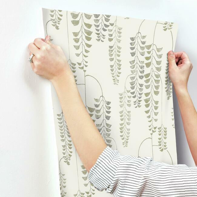 deco-wisteria-wallpaper-cream-gold-york-wallcoverings-bw3941