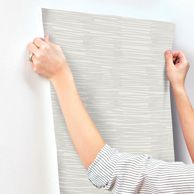 nikki-chu-water-reed-thatch-wallpaper-dove-silver-york-wallcoverings-ag2092