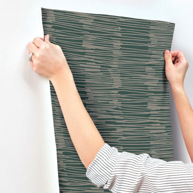 nikki-chu-water-reed-thatch-wallpaper-forest-silver-york-wallcoverings-ag2094