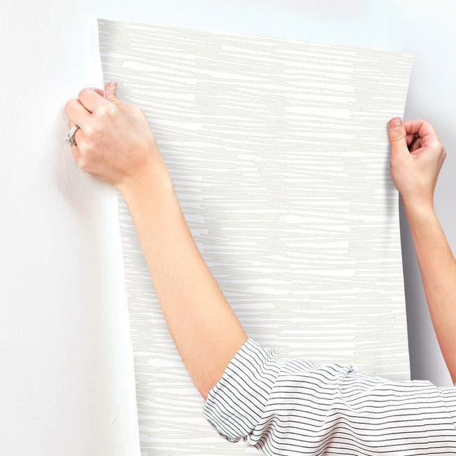 nikki-chu-water-reed-thatch-wallpaper-ivory-glint-york-wallcoverings-ag2096