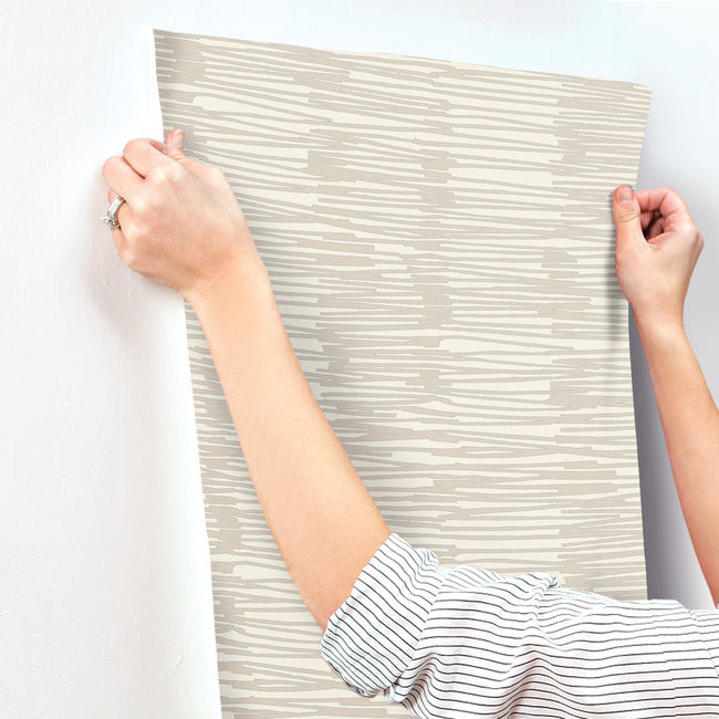 nikki-chu-water-reed-thatch-wallpaper-linen-silver-york-wallcoverings-ag2093