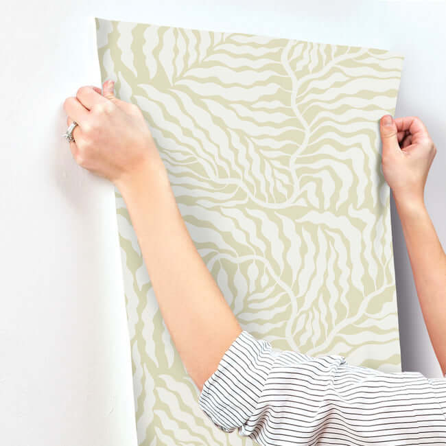 fern-fronds-light-green-white-wallpaper-york-wallcoverings-ag2065 - York Wallcoverings Wallpaper