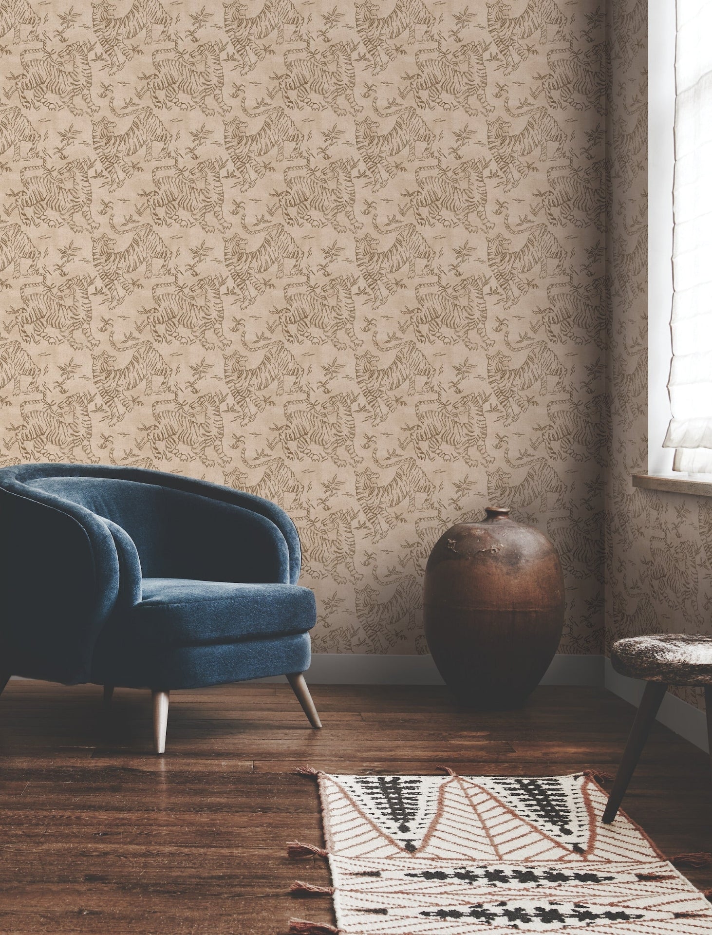 orly-tigers-wallpaper-blush-brown-york-wallcoverings-lm5334