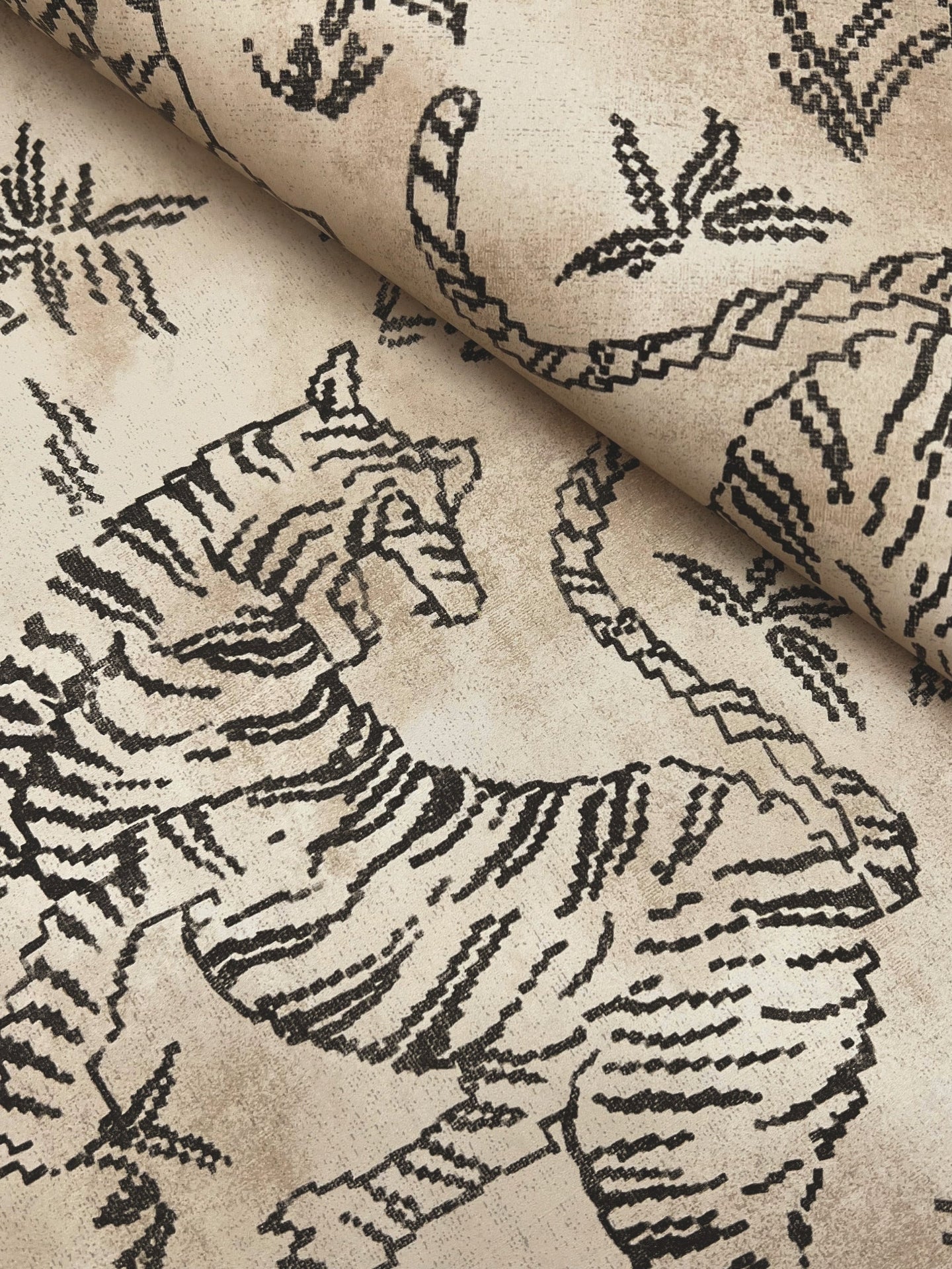 orly-tigers-wallpaper-taupe-charcoal-york-wallcoverings-lm5332