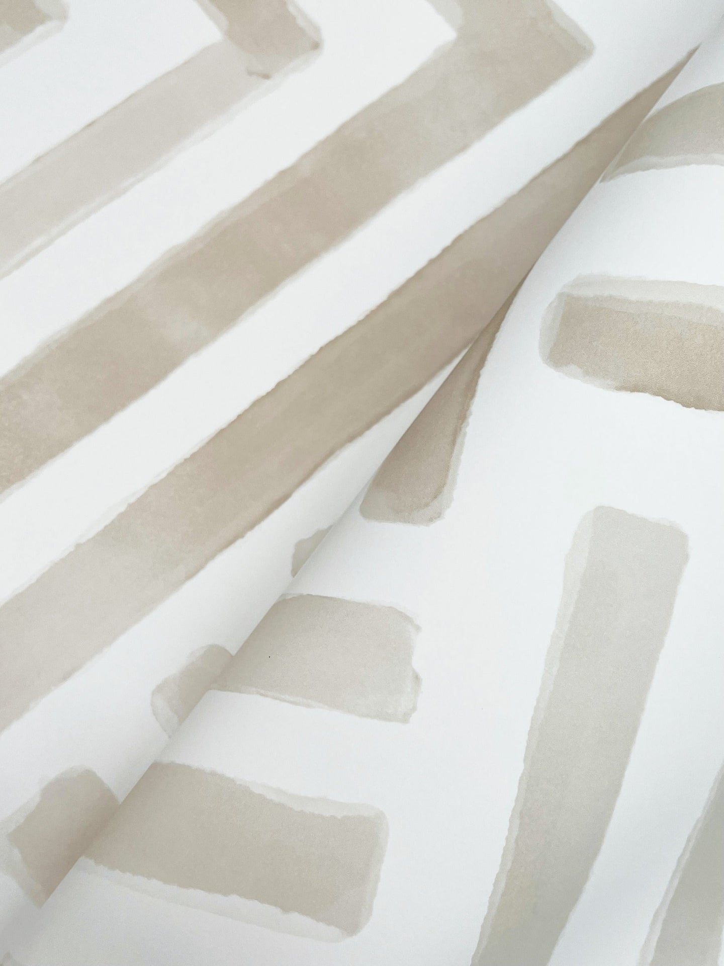 painterly-labyrinth-wallpaper-light-neutral-york-wallcoverings-lm5362