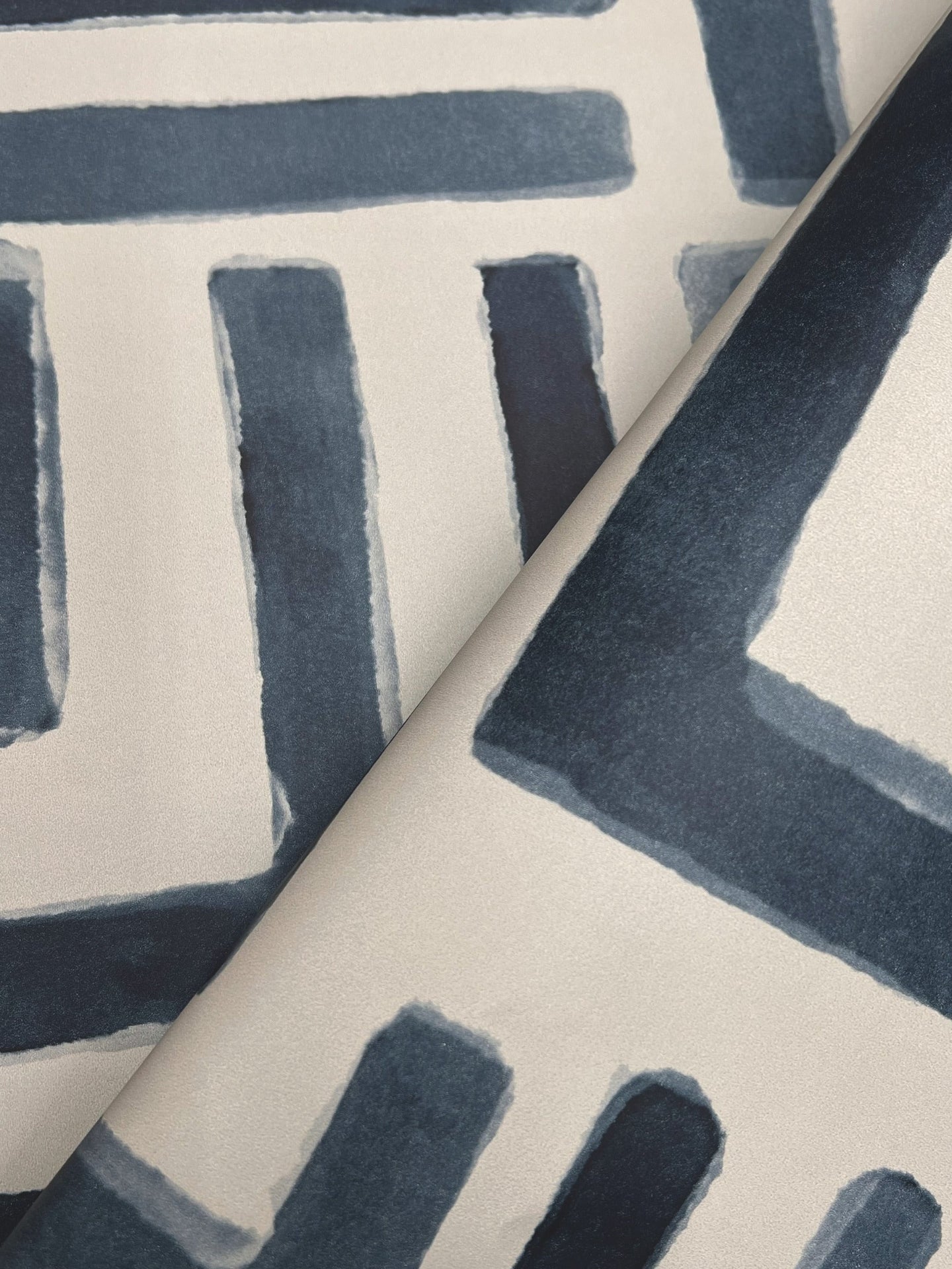 painterly-labyrinth-wallpaper-navy-york-wallcoverings-lm5361