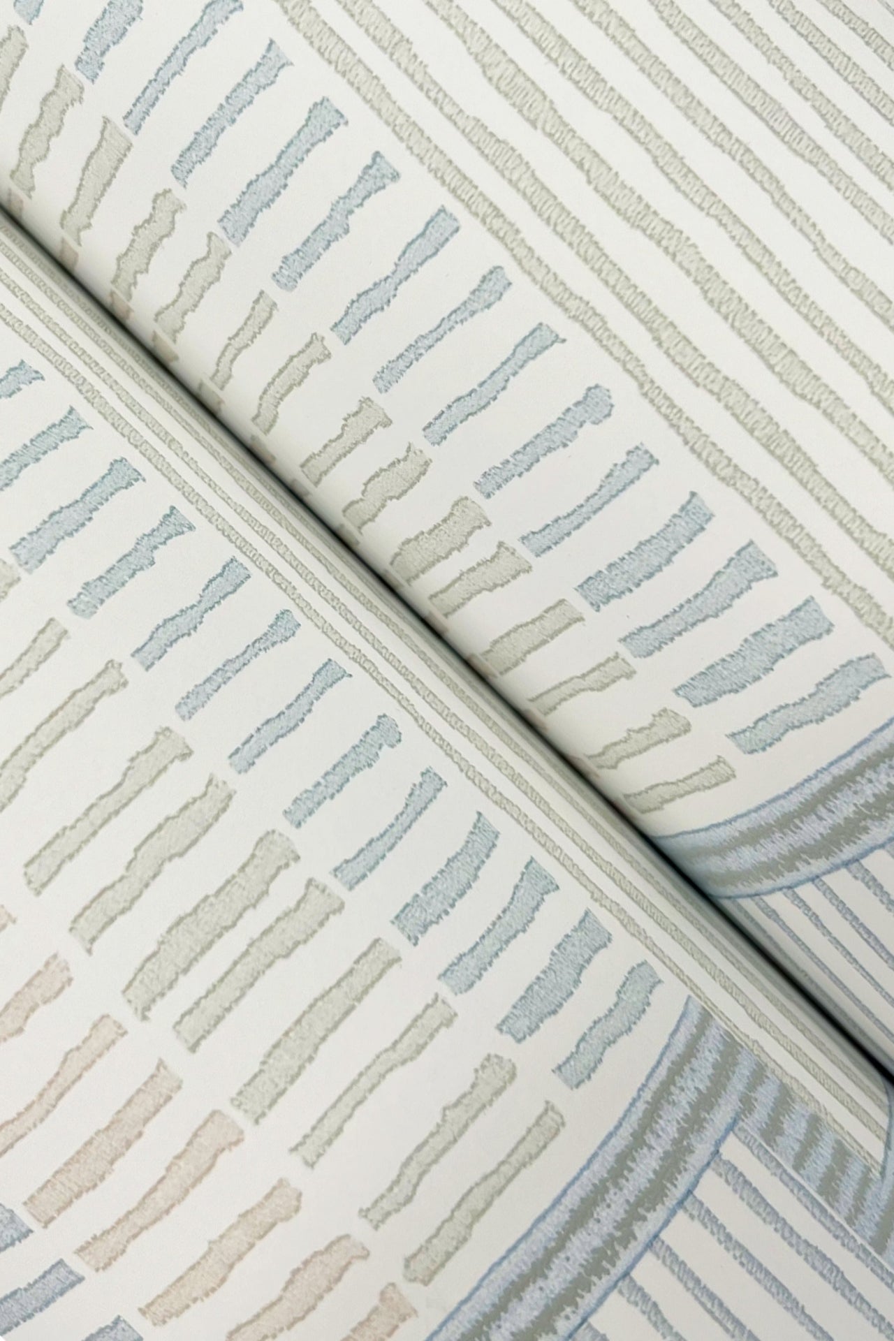 la-broderie-wallpaper-sky-york-wallcoverings-lm5374