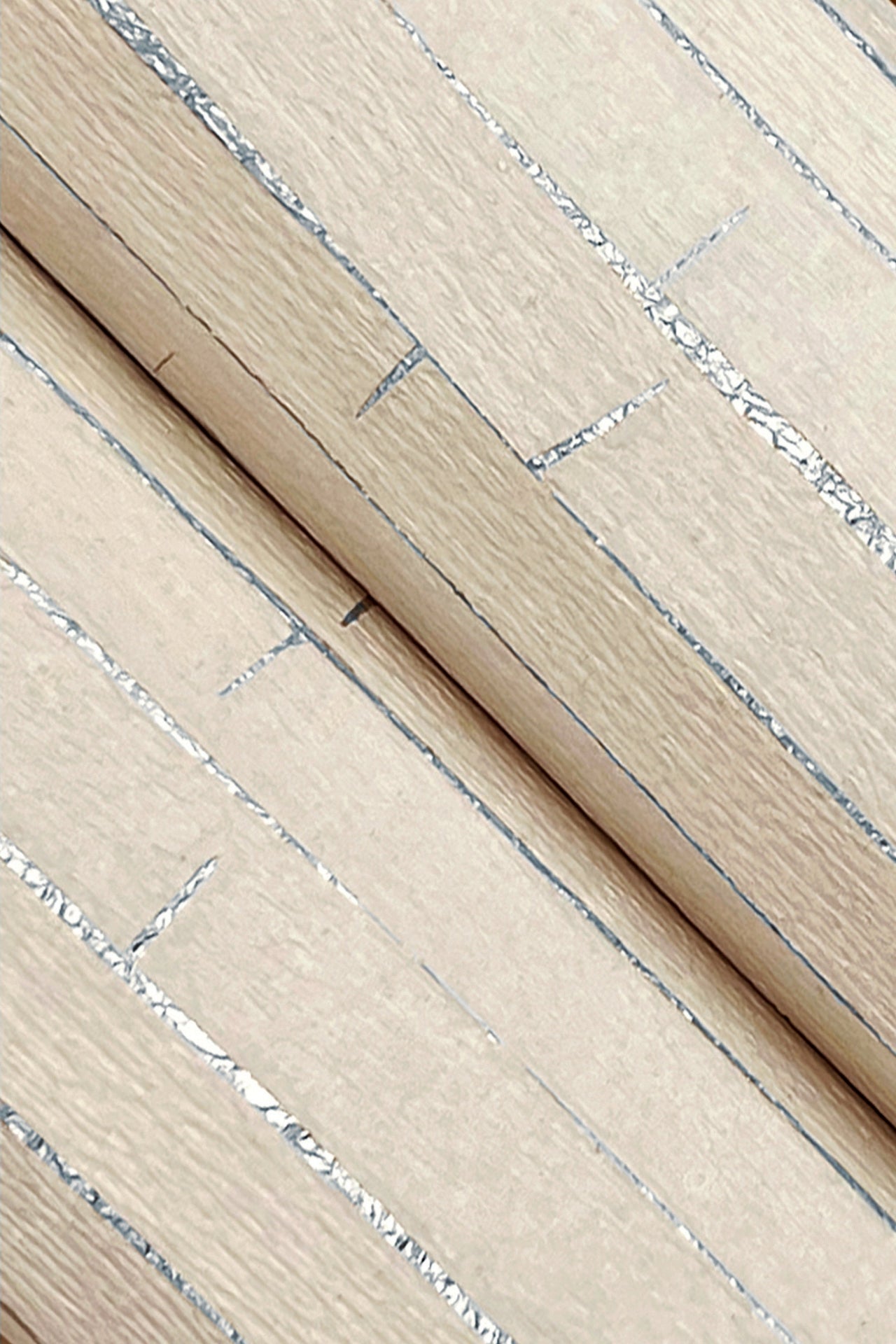 handcrafted-shimmering-wallpaper-sand-silver-york-wallcoverings-gv0252