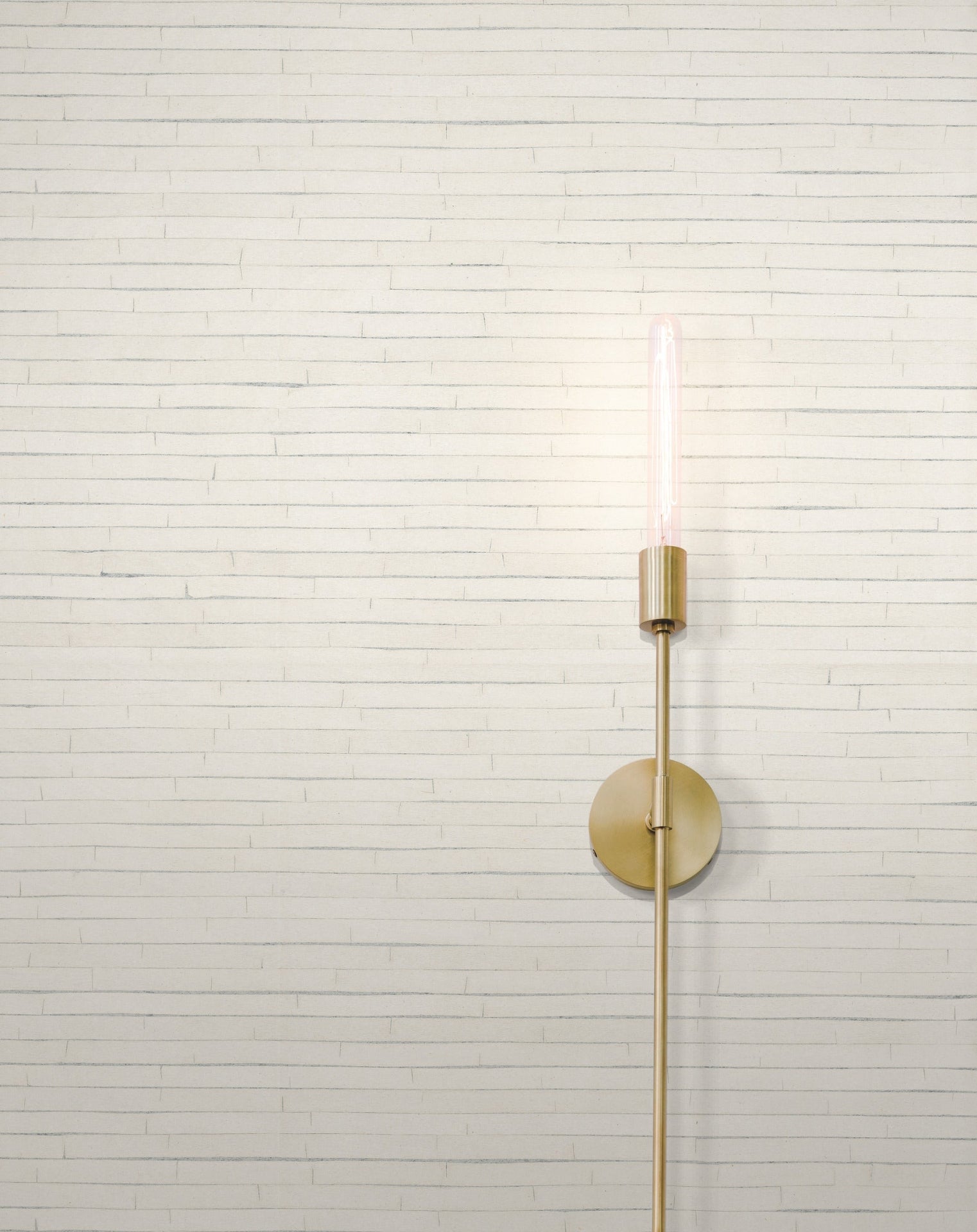 handcrafted-shimmering-wallpaper-white-silver-york-wallcoverings-gv0251