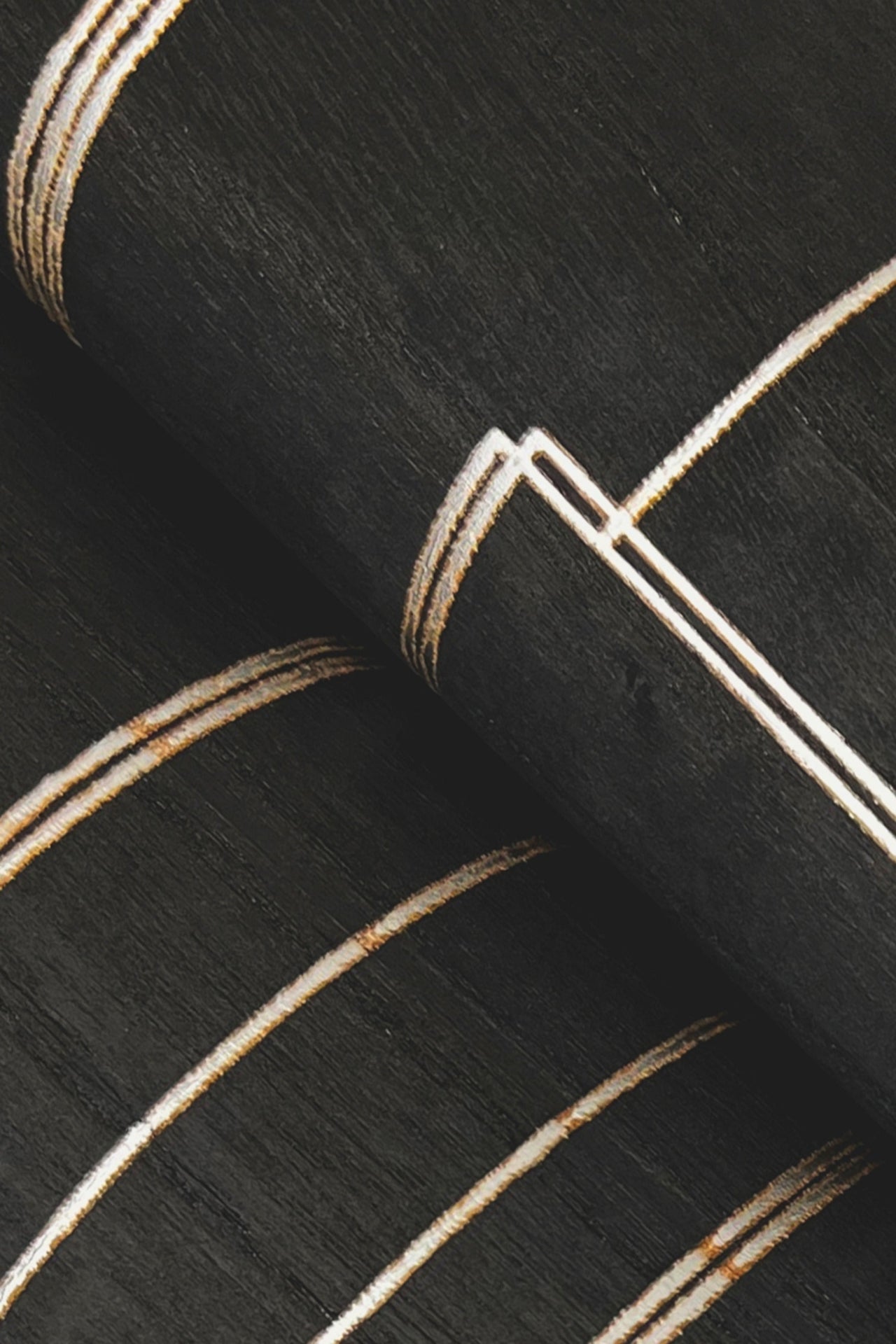 inlay-line-wallpaper-black-york-wallcoverings-gv0256