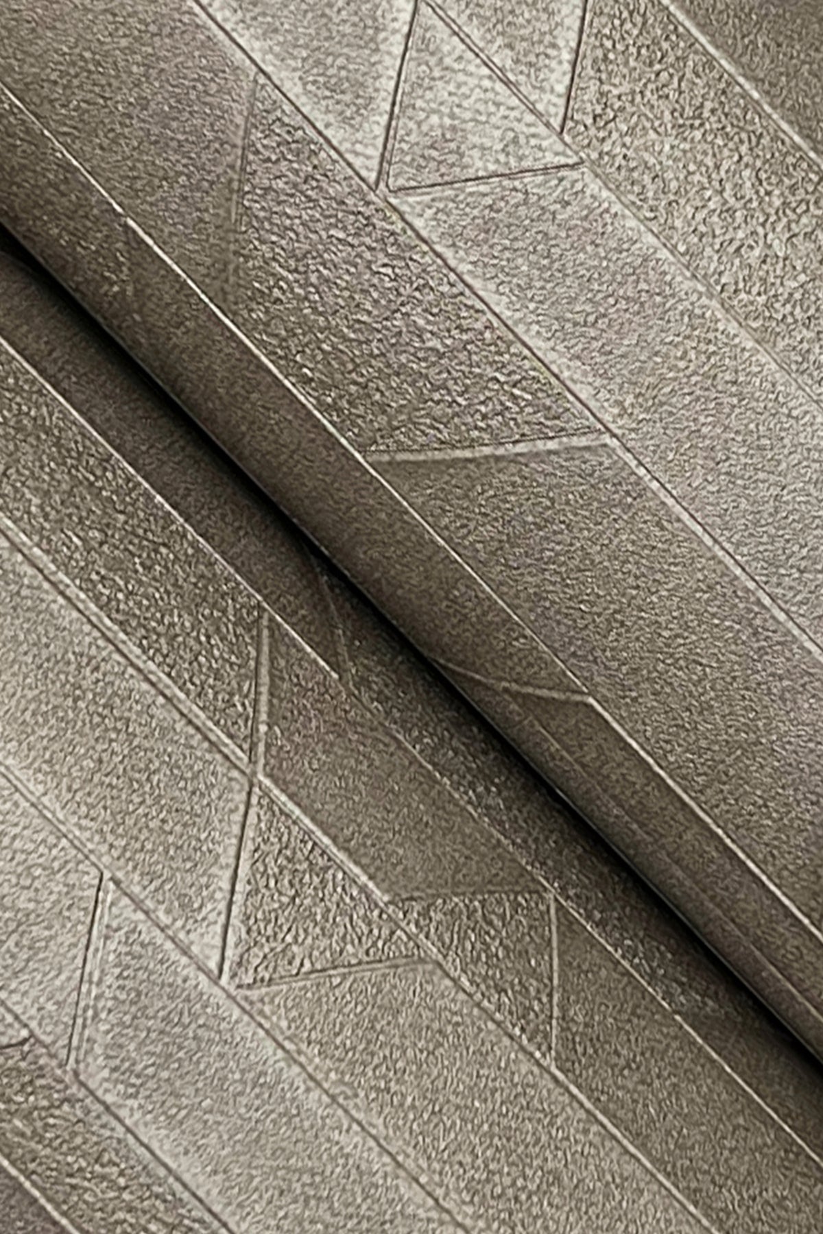 verge-high-performance-vinyl-wallpaper-aged-bronze-york-wallcoverings-ud2588n
