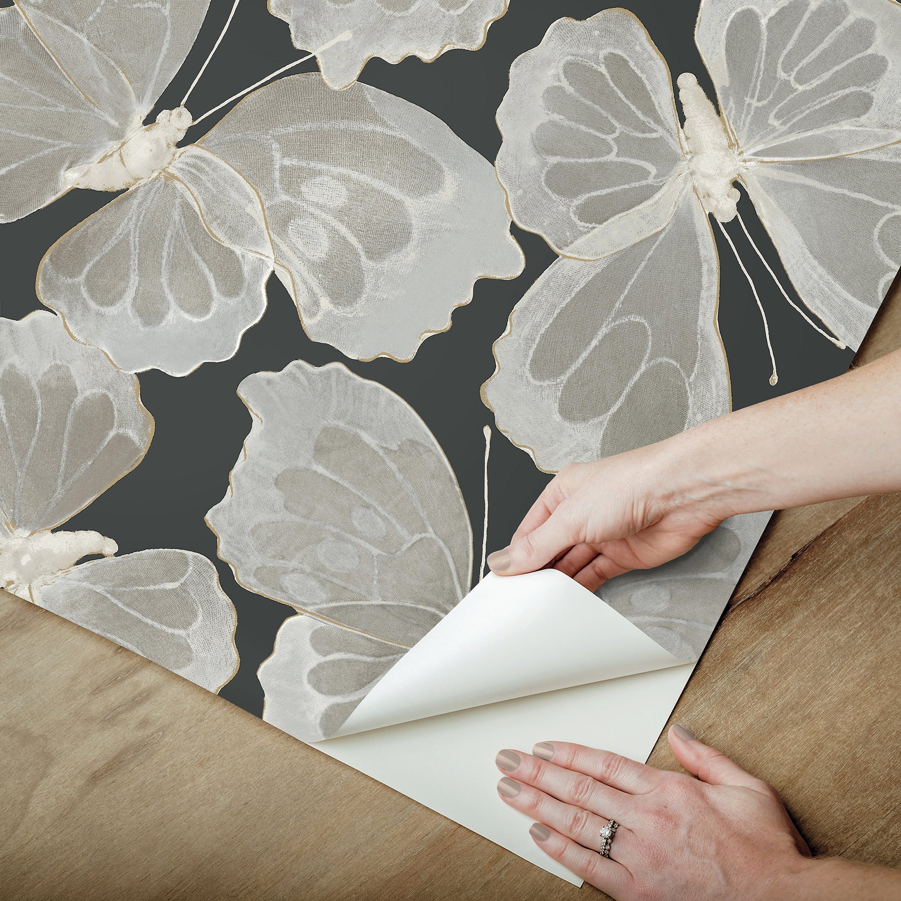 monarch-premium-peel-stick-wallpaper-black-gold-york-wallcoverings-psw1565rl