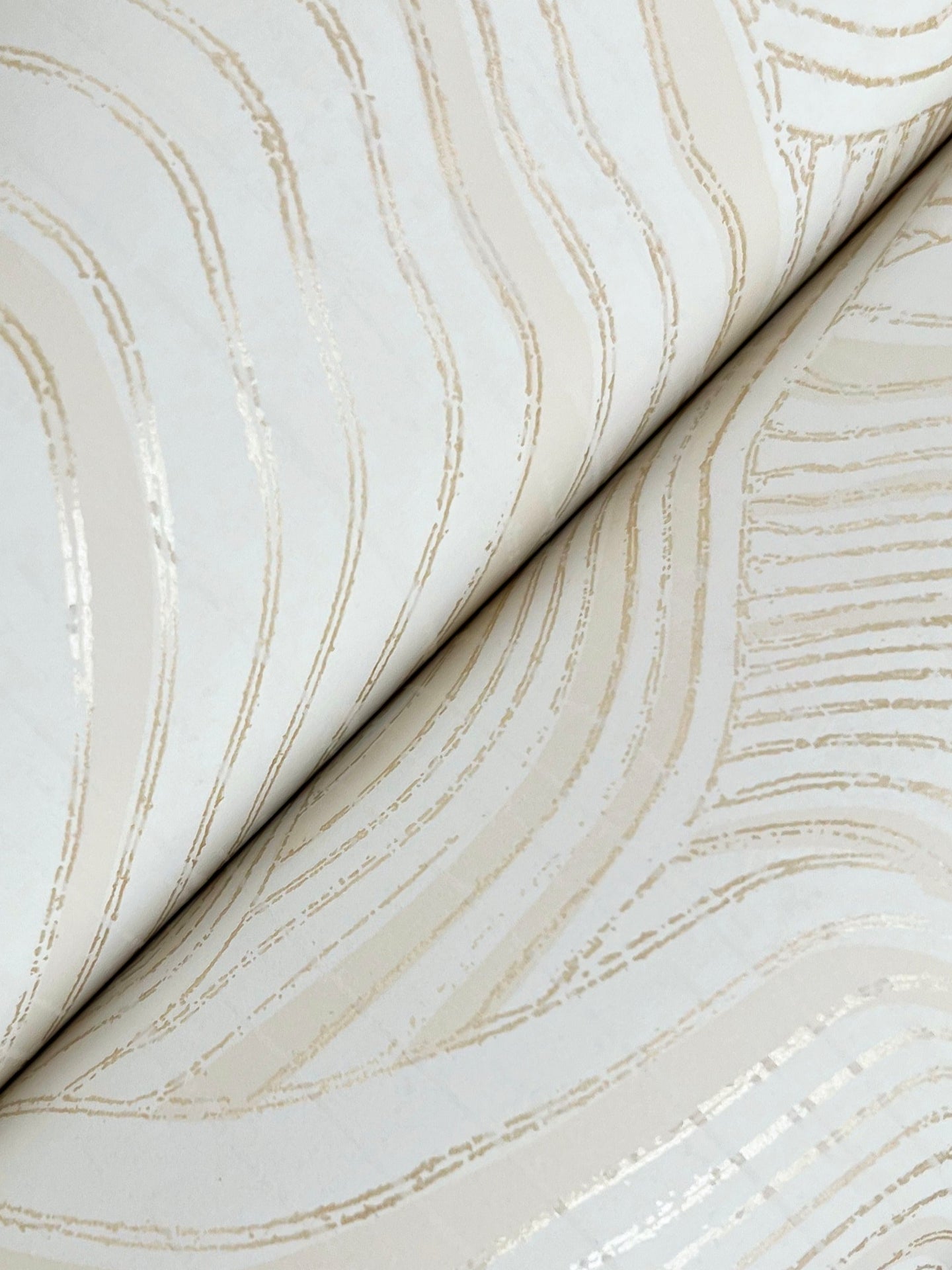 geodes-wallpaper-white-york-wallcoverings-gt4529