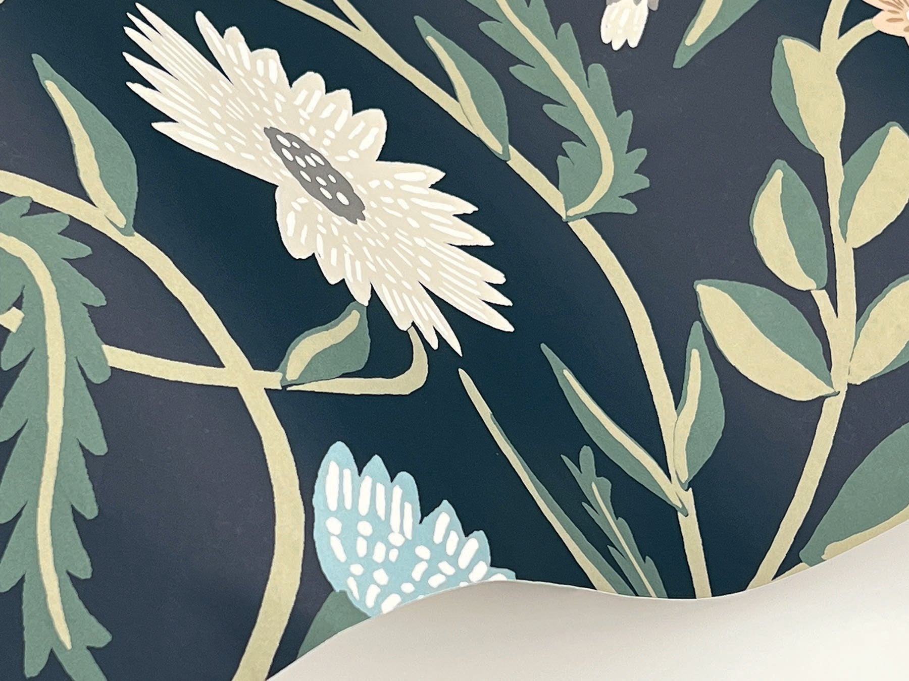 aster-wallpaper-navy-york-wallcoverings-rf7435