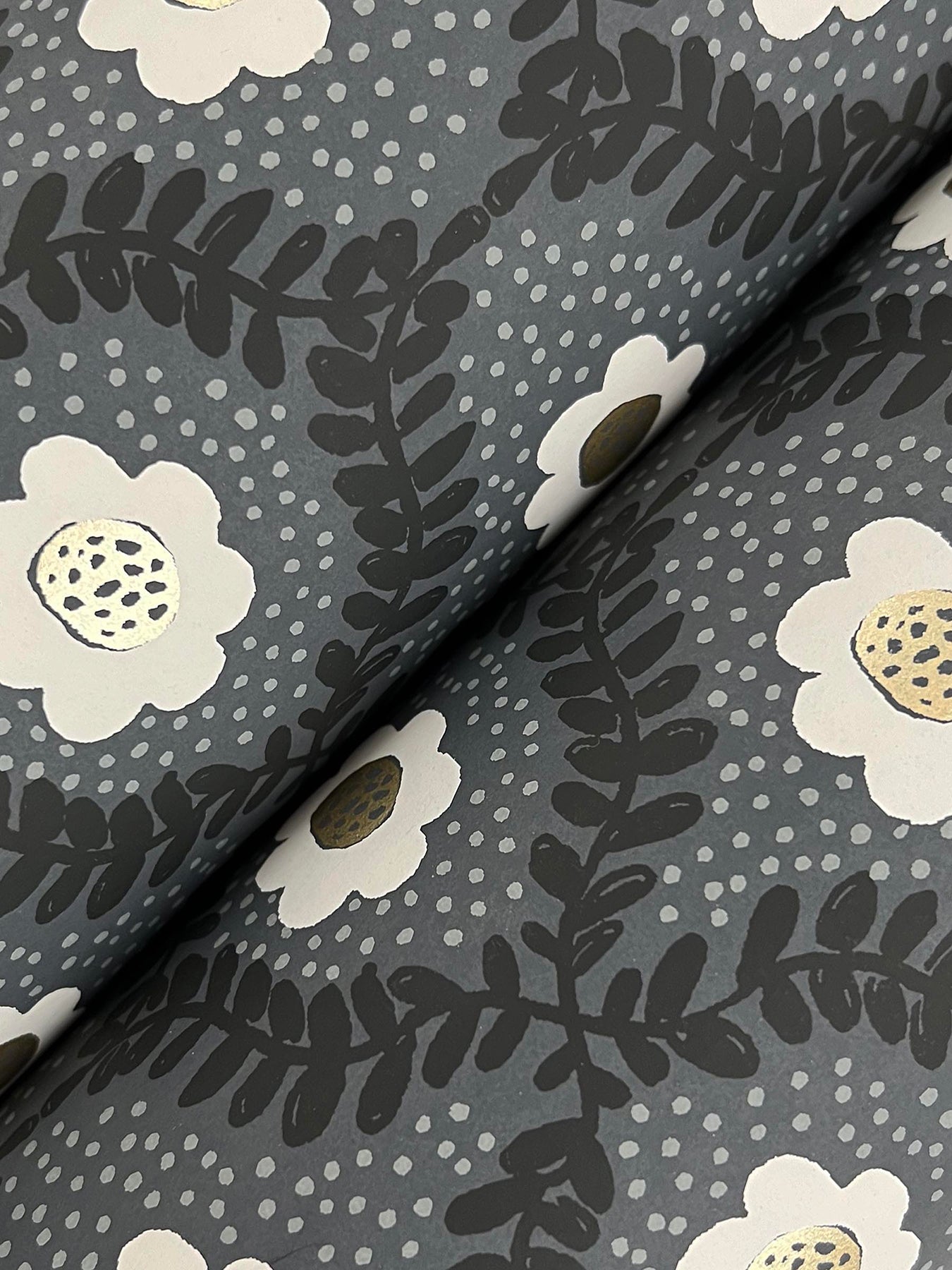 emma-wallpaper-black-york-wallcoverings-rf7442