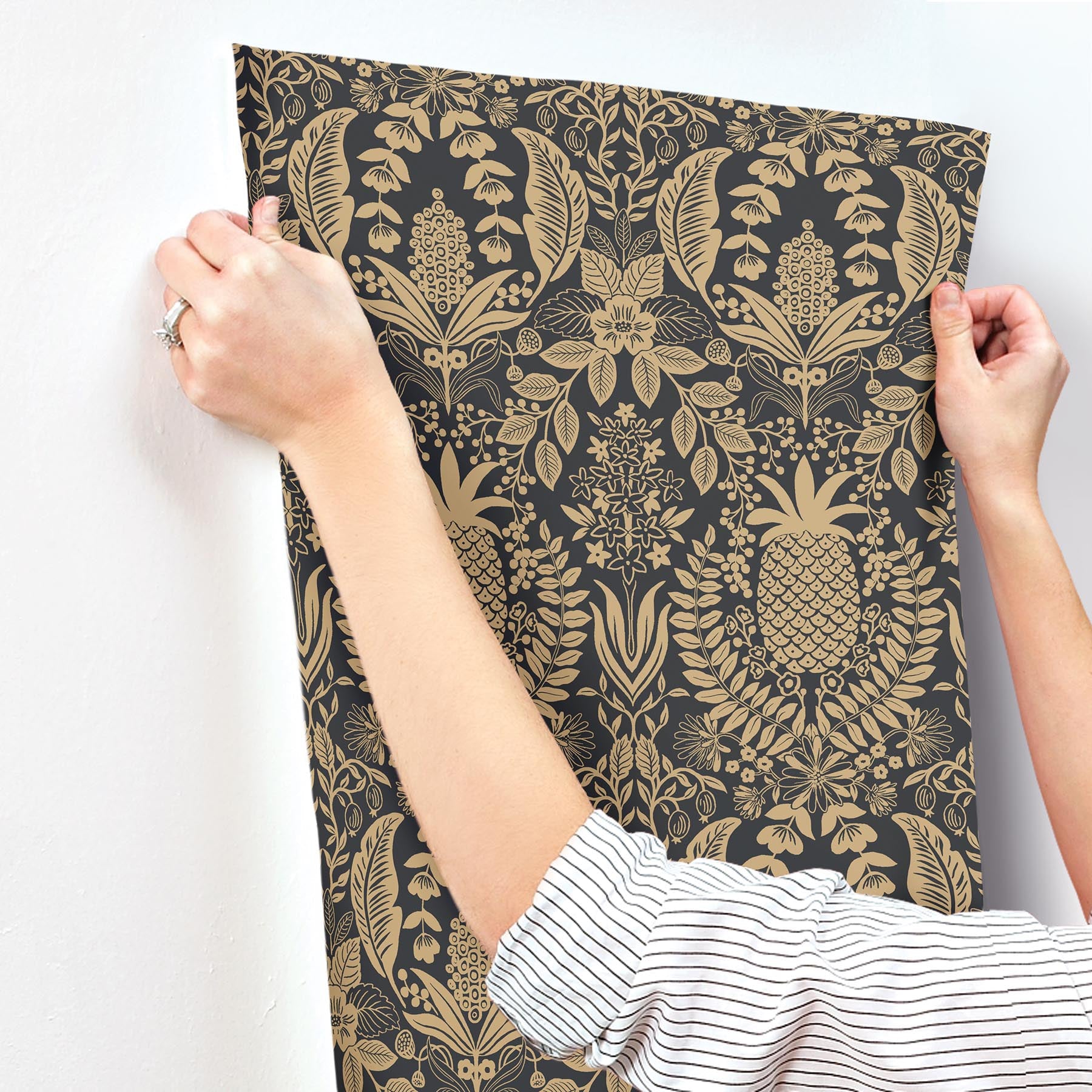 pineapple-damask-wallpaper-black-gold-york-wallcoverings-rf7483