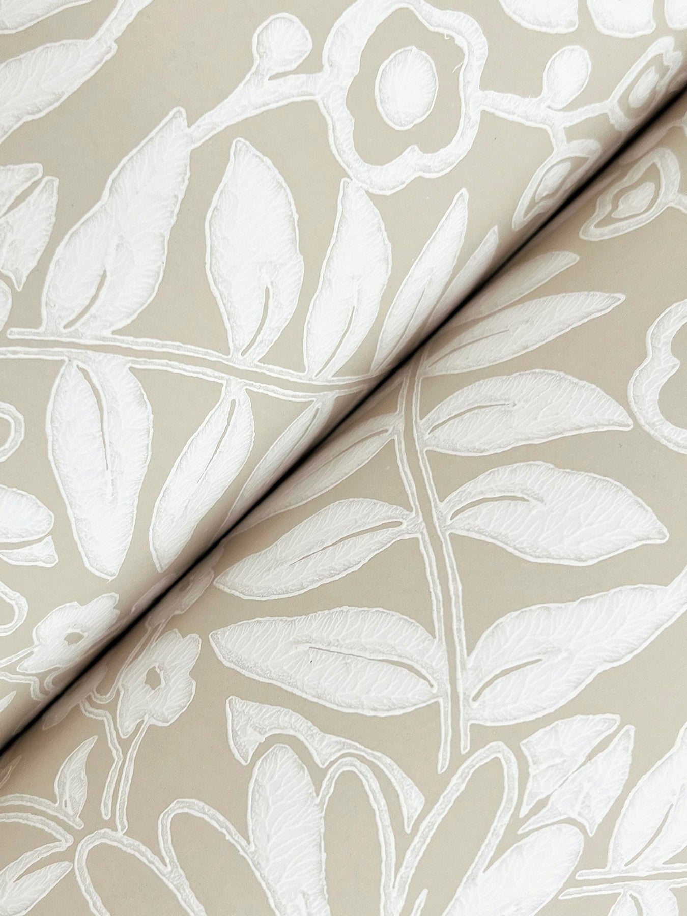 pineapple-damask-wallpaper-linen-york-wallcoverings-rf7485
