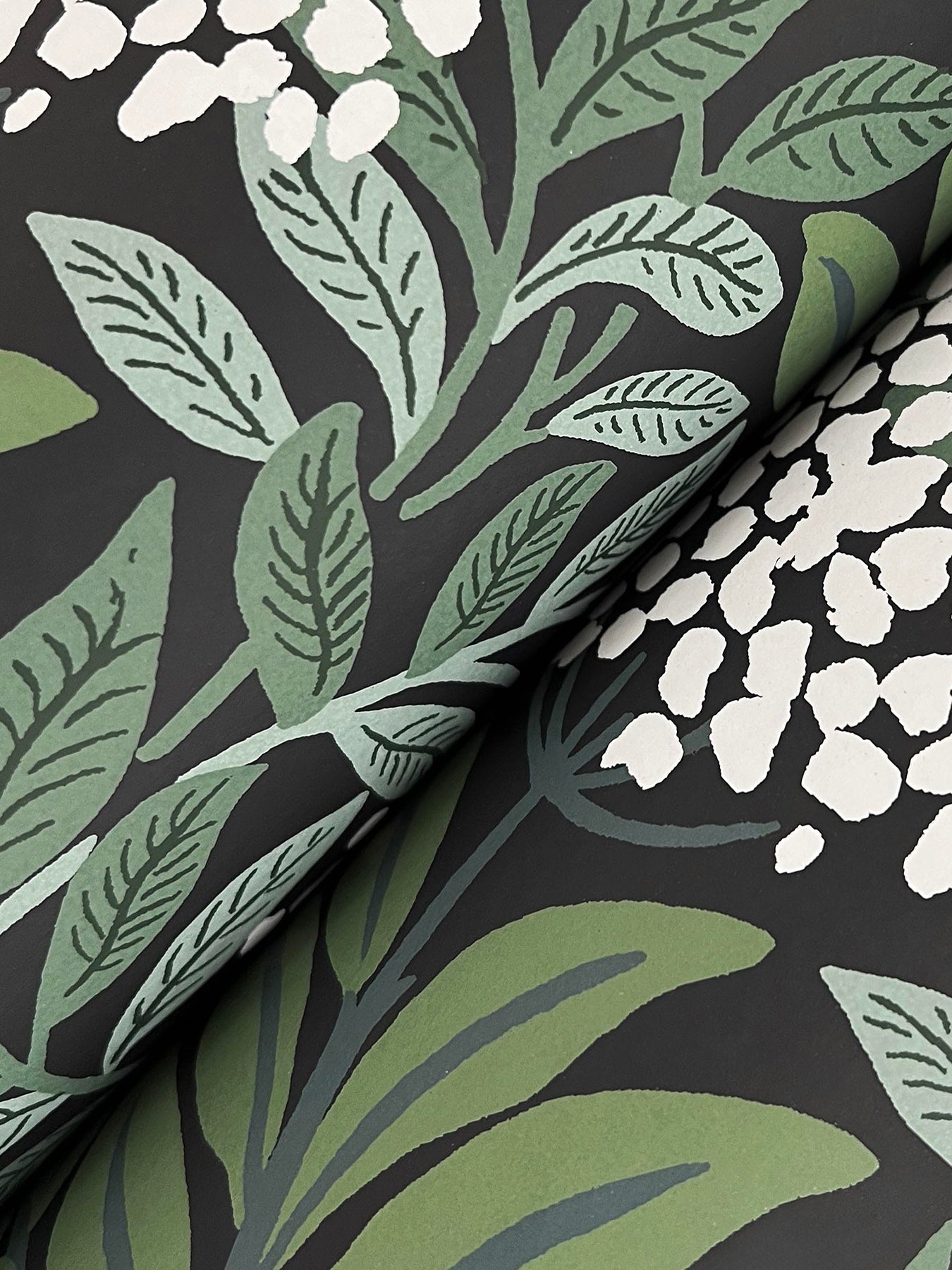 highgrove-wallpaper-black-york-wallcoverings-rf7504