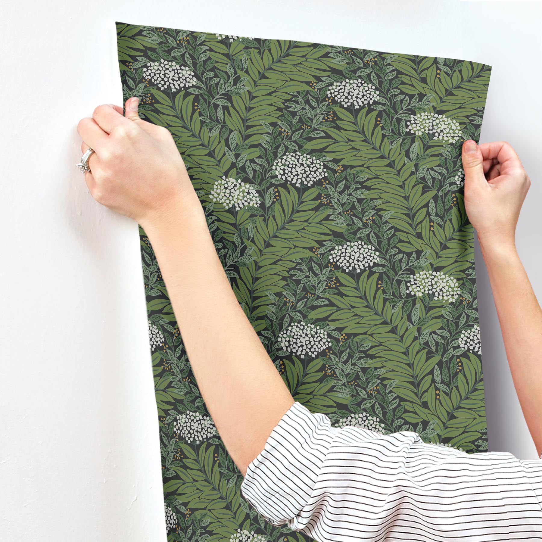 highgrove-wallpaper-black-york-wallcoverings-rf7504