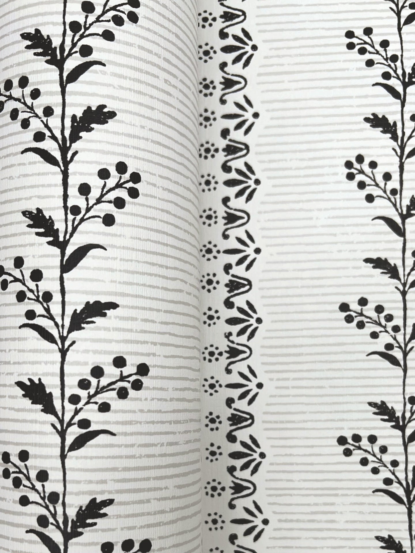 everleigh-wallpaper-white-black-york-wallcoverings-mf4761