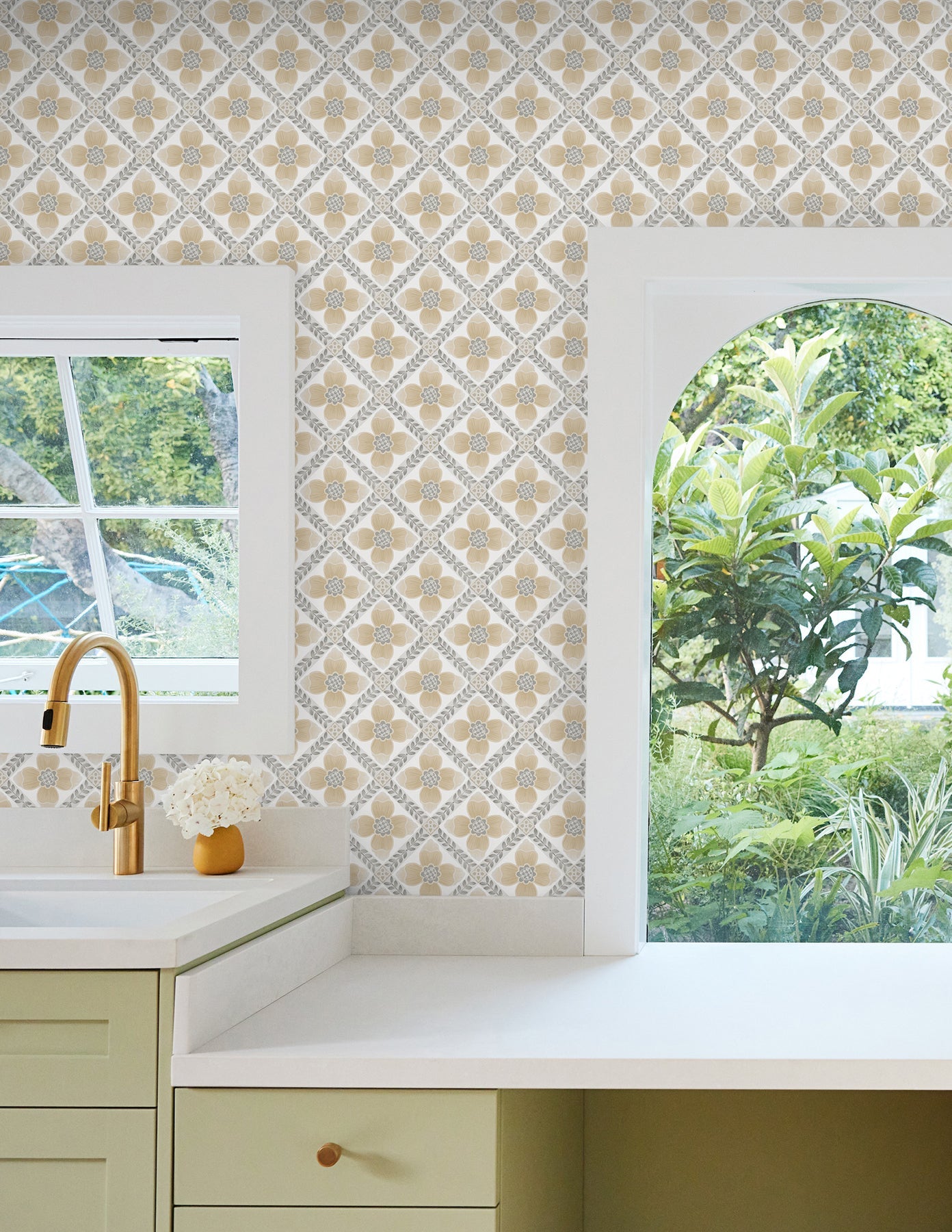 mimi-premium-peel-stick-wallpaper-neutral-york-wallcoverings-psw1586rl