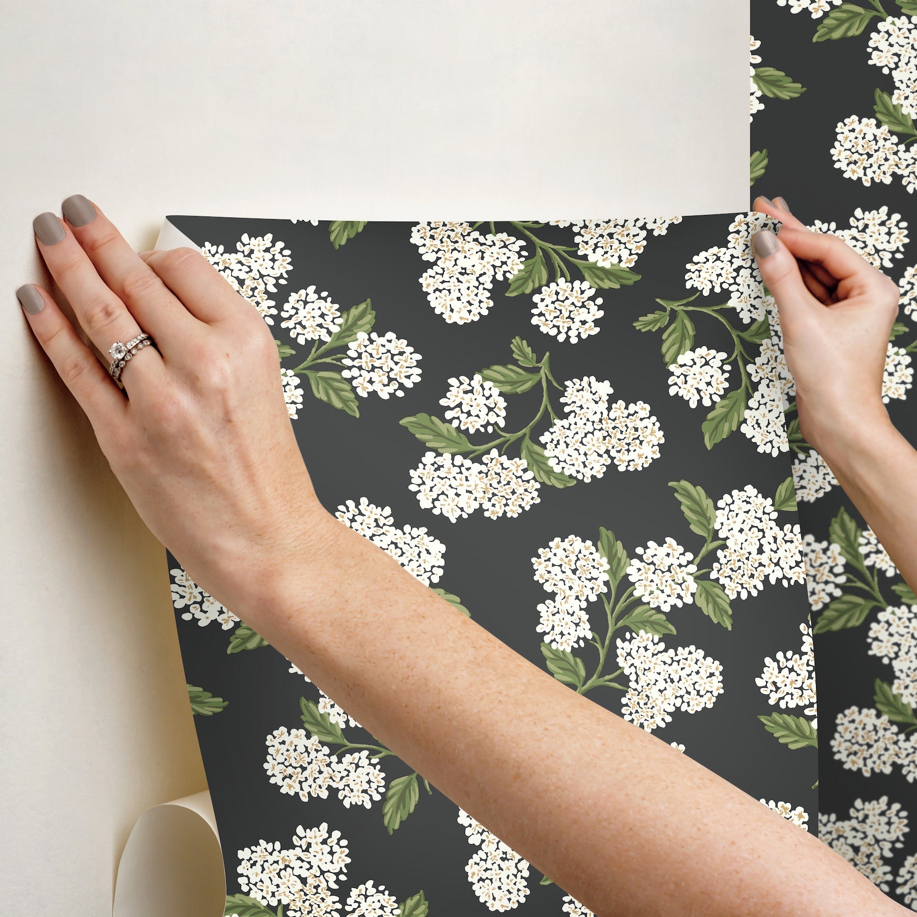 hydrangea-wallpaper-black-white-york-wallcoverings-psw1618rl