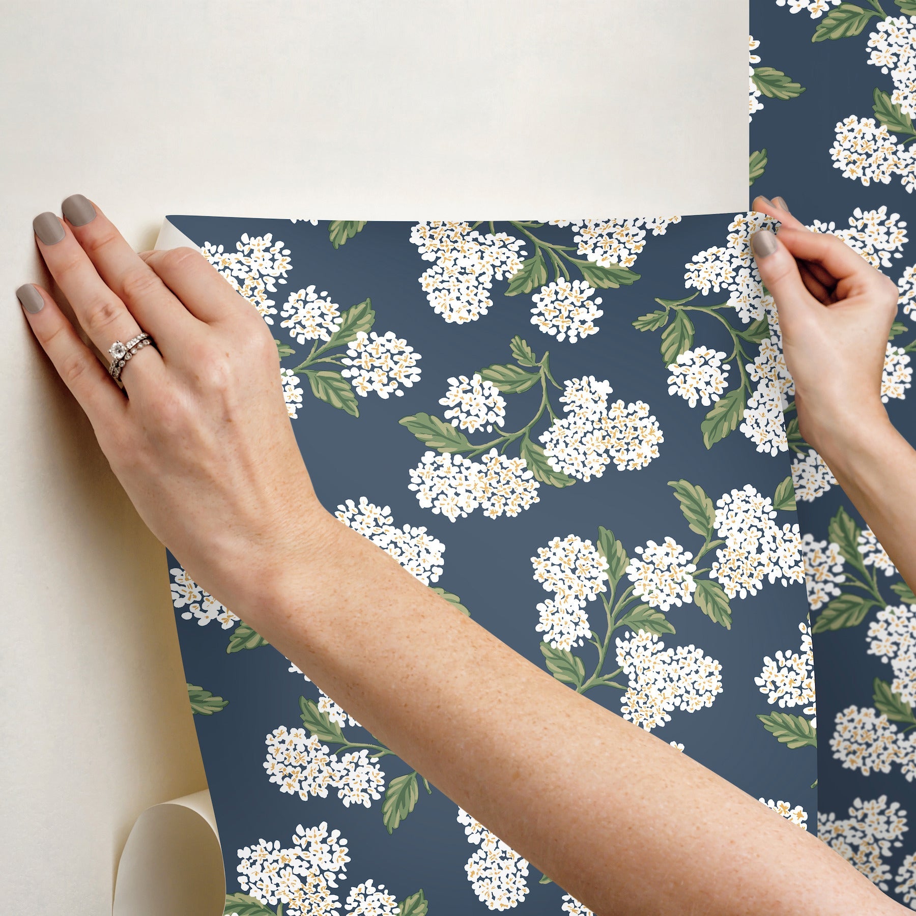 hydrangea-wallpaper-navy-white-york-wallcoverings-psw1619rl