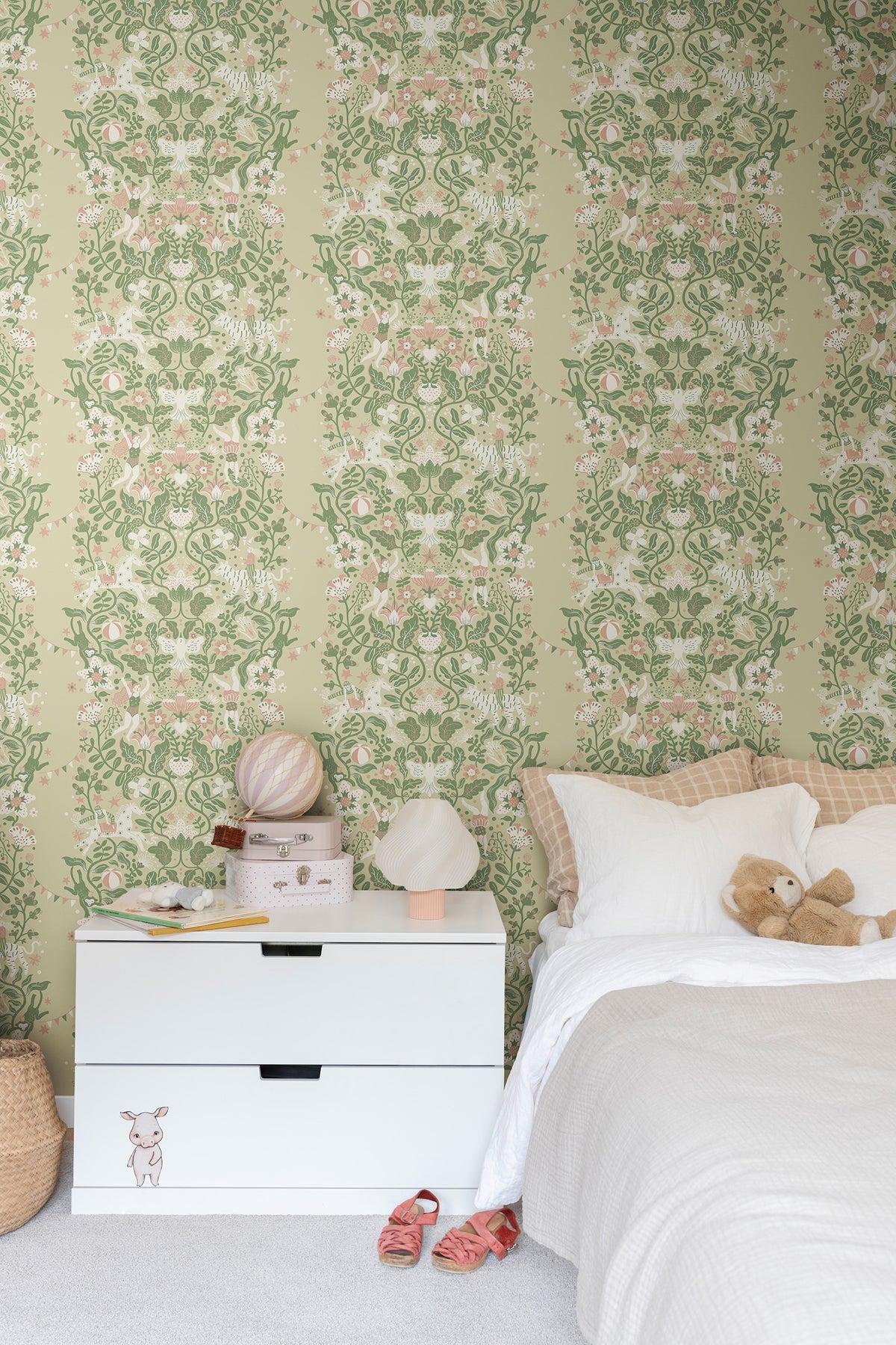 cirkus-wallpaper-light-green-york-wallcoverings-mb29026