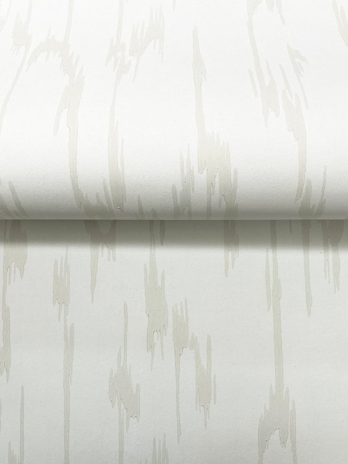 flowing-wallpaper-white-york-wallcoverings-df3365
