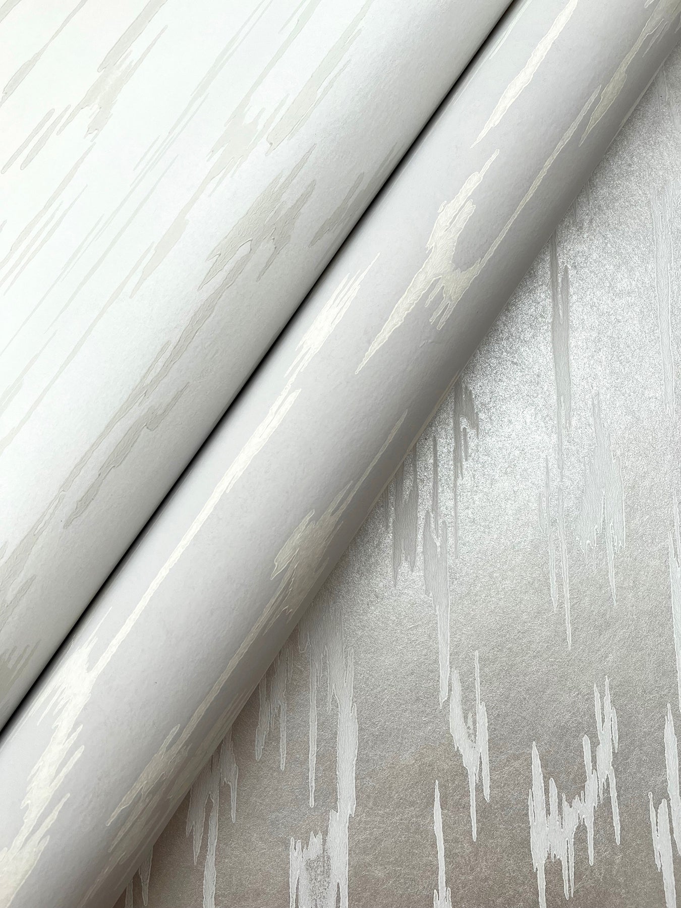 flowing-wallpaper-pearl-york-wallcoverings-df3366