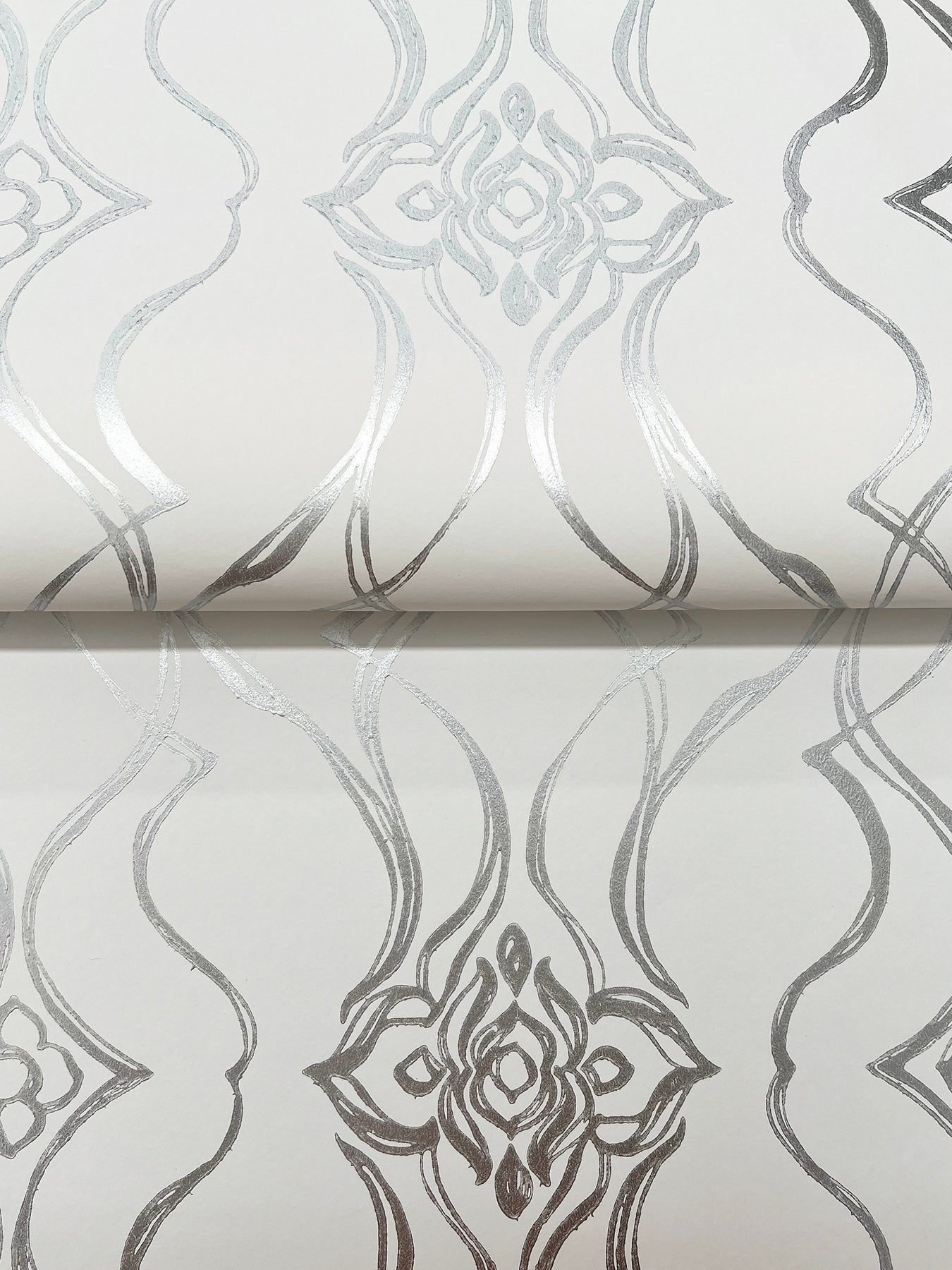 pirouette-wallpaper-white-silver-york-wallcoverings-df3373