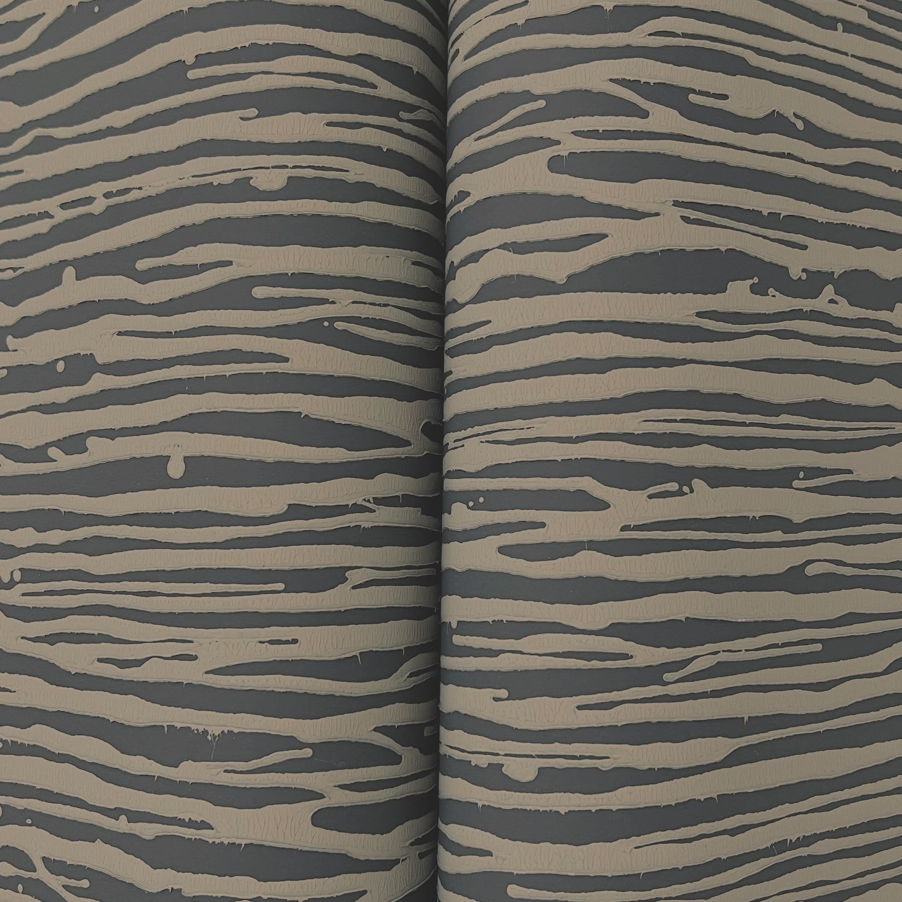 horizons-wallpaper-charcoal-york-wallcoverings-df3384