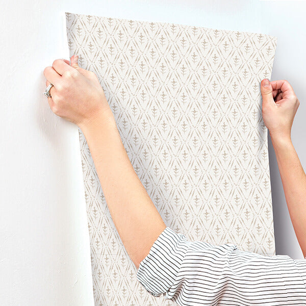 tillie-taupe-diamond-floral-wallpaper-york-wallcoverings-4173-27673 - York Wallcoverings Wallpaper