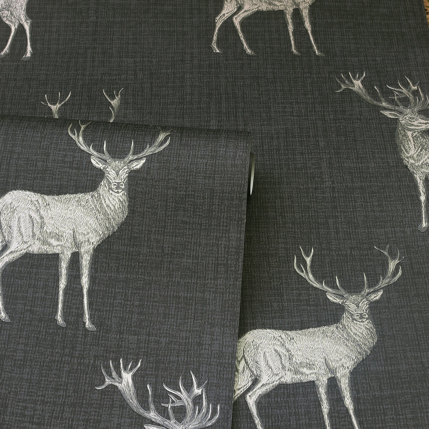 hank-charcoal-stag-wallpaper-york-wallcoverings-ah909607 - York Wallcoverings Papel pintado