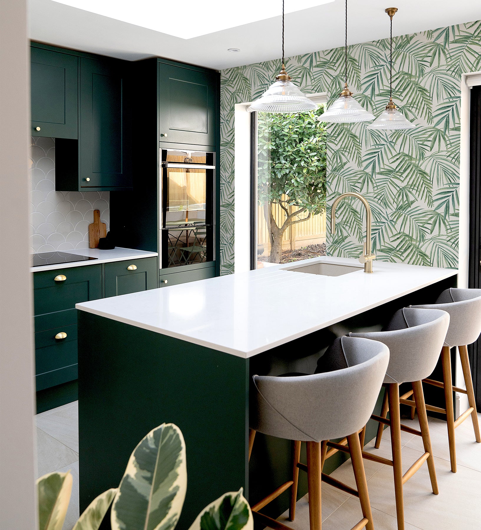juan-green-palm-leaves-wallpaper-york-wallcoverings-ah923909 - York Wallcoverings Wallpaper