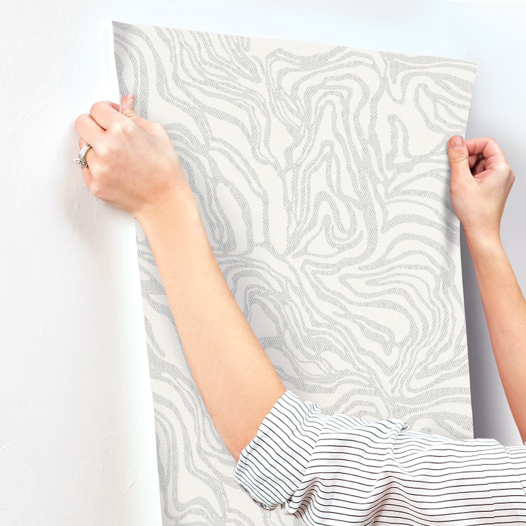 massar-silver-modern-marbled-wallpaper-york-wallcoverings-4177-27708