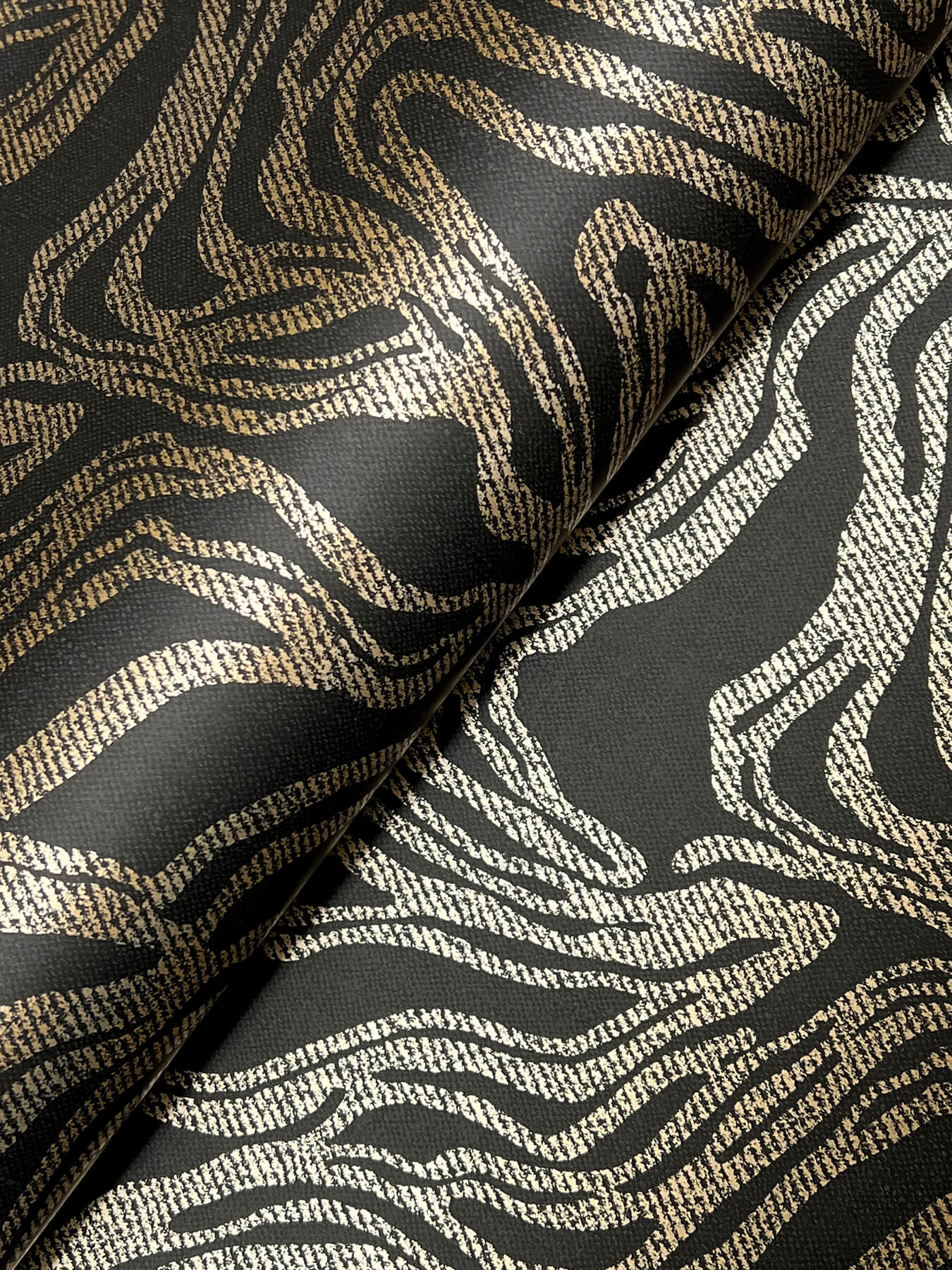 massar-black-modern-marbled-wallpaper-york-wallcoverings-4177-27709 - York Wallcoverings Papel pintado