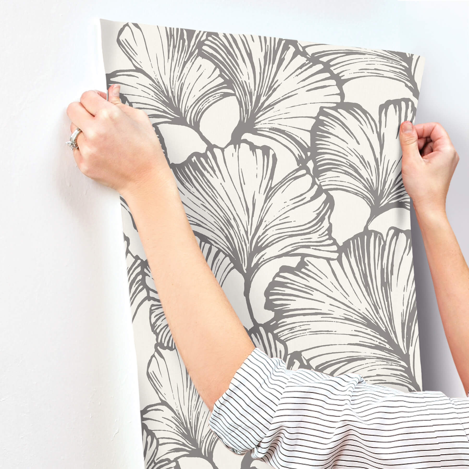 kyoto-charcoal-ginkgo-leaf-wallpaper-york-wallcoverings-4177-27713 - York Wallcoverings Papel pintado