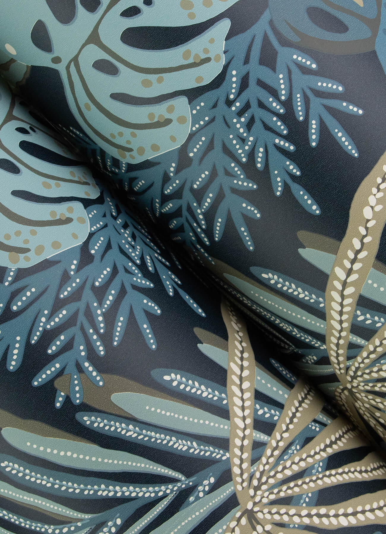 alocasia-blue-tropical-foliage-wallpaper-york-wallcoverings-4177-27735 - York Wallcoverings Papel pintado