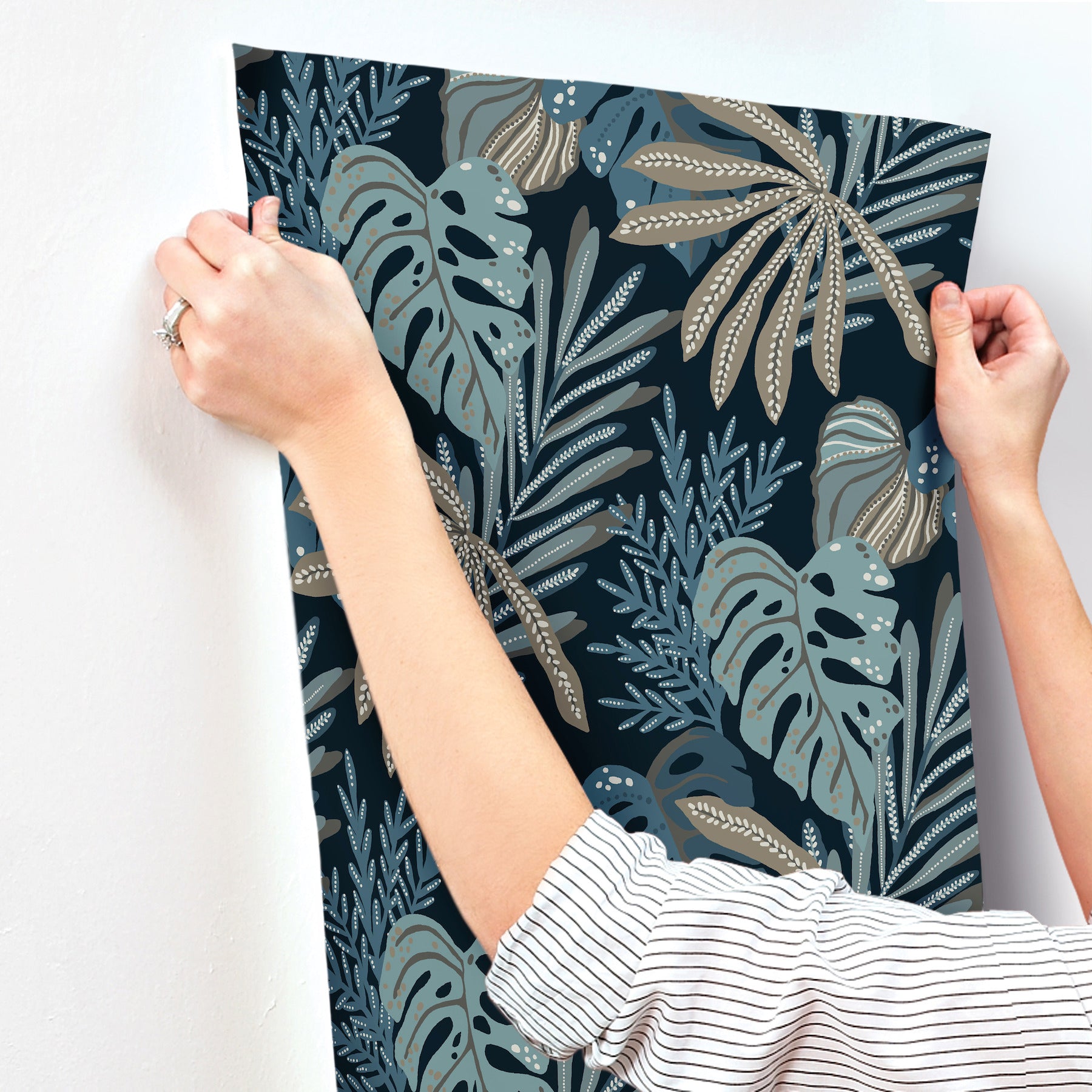alocasia-blue-tropical-foliage-wallpaper-york-wallcoverings-4177-27735