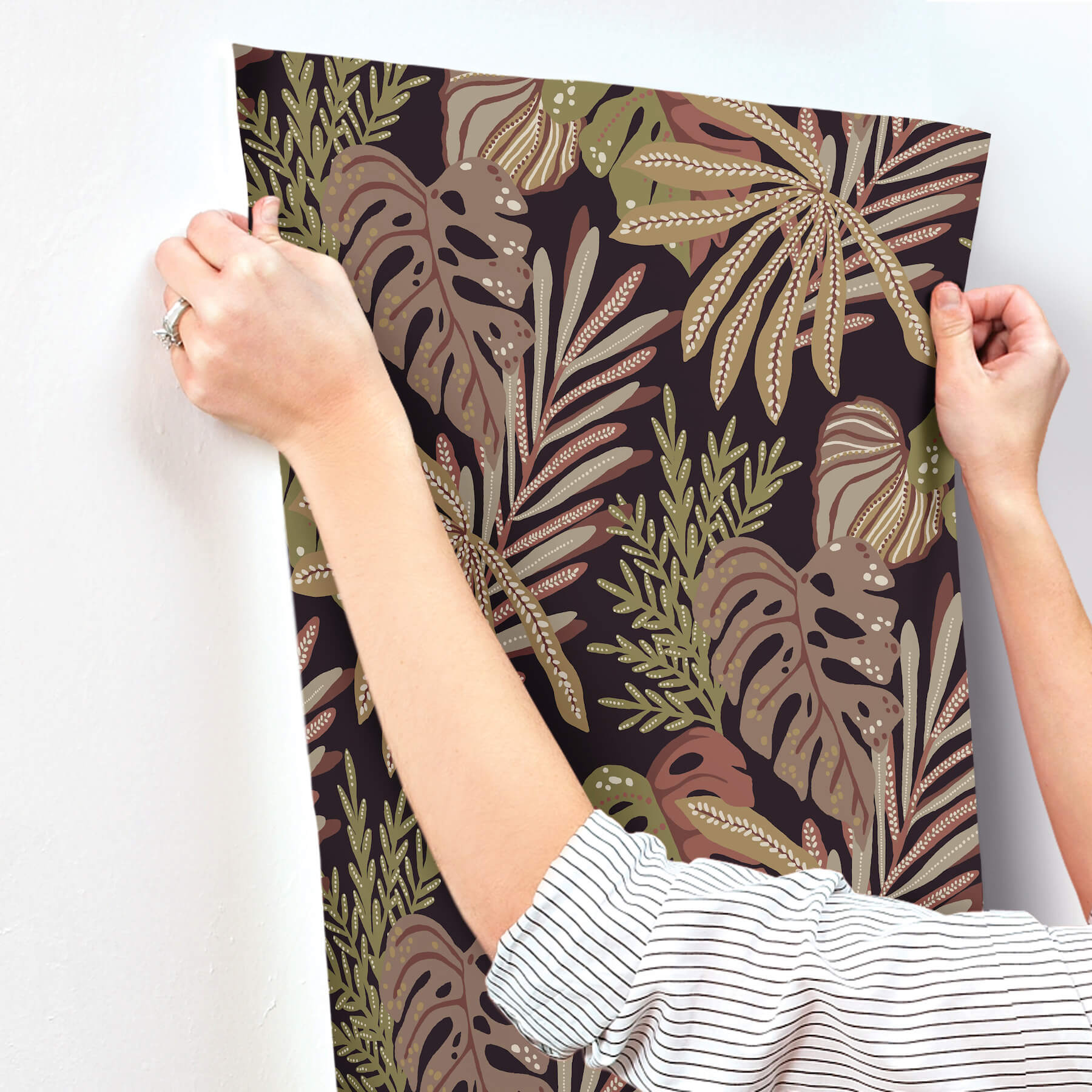 alocasia-burgundy-tropical-foliage-wallpaper-york-wallcoverings-4177-27738 - York Wallcoverings Papel pintado