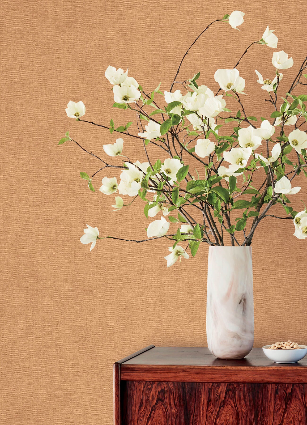 nuovo-apricot-faux-linen-wallpaper-york-wallcoverings-4193-7425 - York Wallcoverings Papel pintado