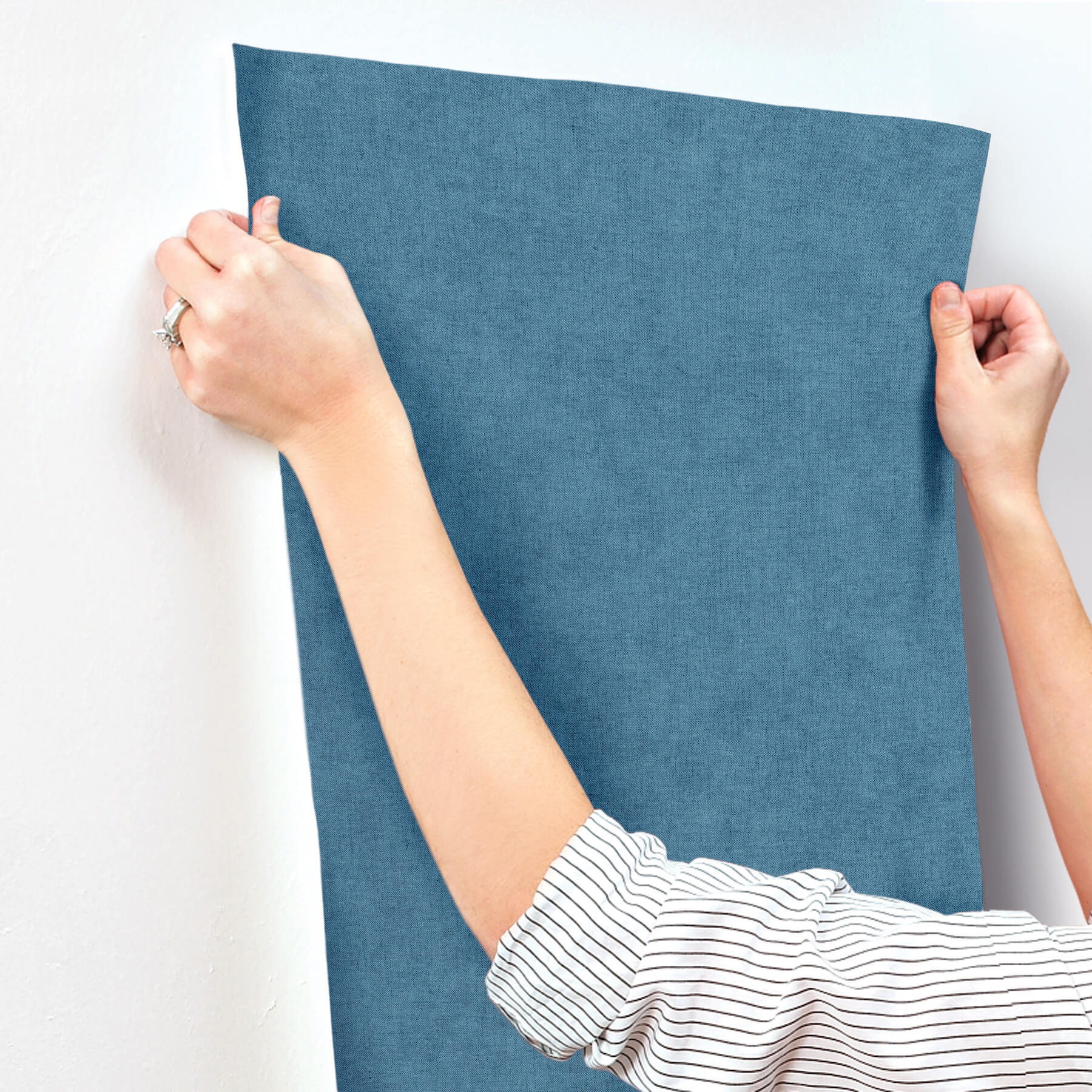 nuovo-denim-faux-linen-wallpaper-york-wallcoverings-4193-7434 - York Wallcoverings Papel pintado