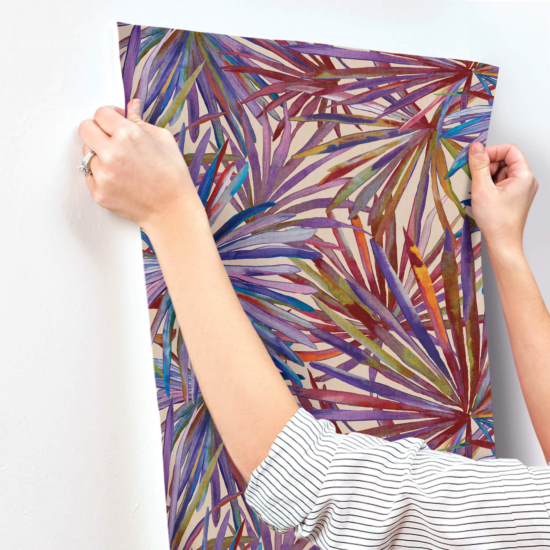 corifa-purple-palm-leaf-wallpaper-york-wallcoverings-4193-7452 - York Wallcoverings Papel pintado