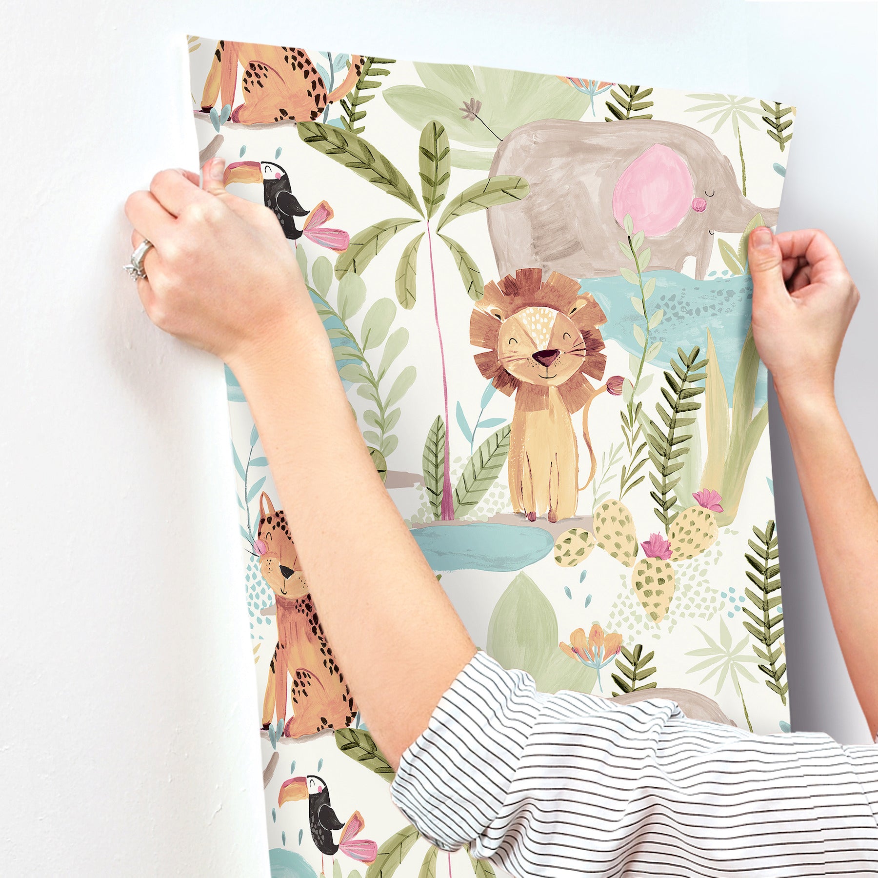 in-the-jungle-multicolor-animal-friends-wallpaper-york-wallcoverings-4203-27558 - York Wallcoverings Papel pintado