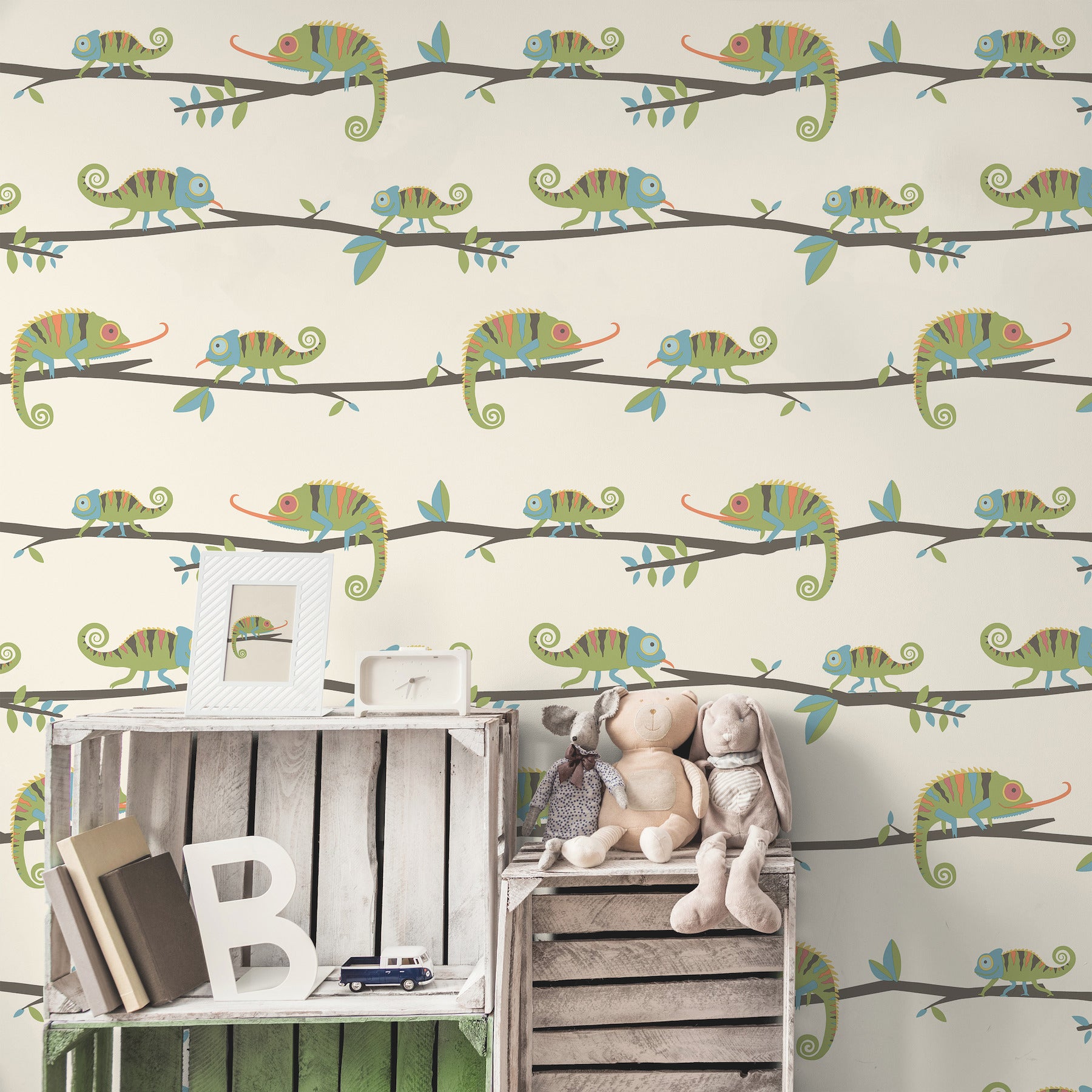 chameleon-family-green-canopy-stroll-wallpaper-york-wallcoverings-4203-27559 - York Wallcoverings Papel pintado