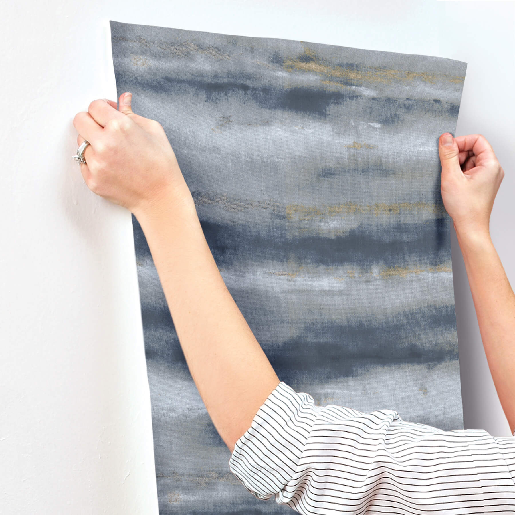 ayla-indigo-abstract-stripe-wallpaper-york-wallcoverings-4202-481662 - York Wallcoverings Papel pintado